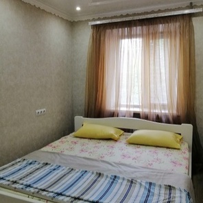 Сдается квартира в Бердянске посуточно, просп. Азовский - 3 комнатная, в центре