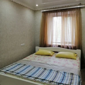 Квартира посуточно Бердянск - 3-комнатная