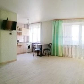 Двухкомнатная квартира в Бердянске для отдыха, центр, рядом море